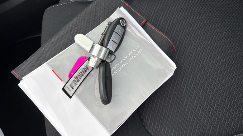 Nissan Qashqai 1.3 DiG-T N-Connecta 5dr [Glass Roof Pack] Petrol Hatchback